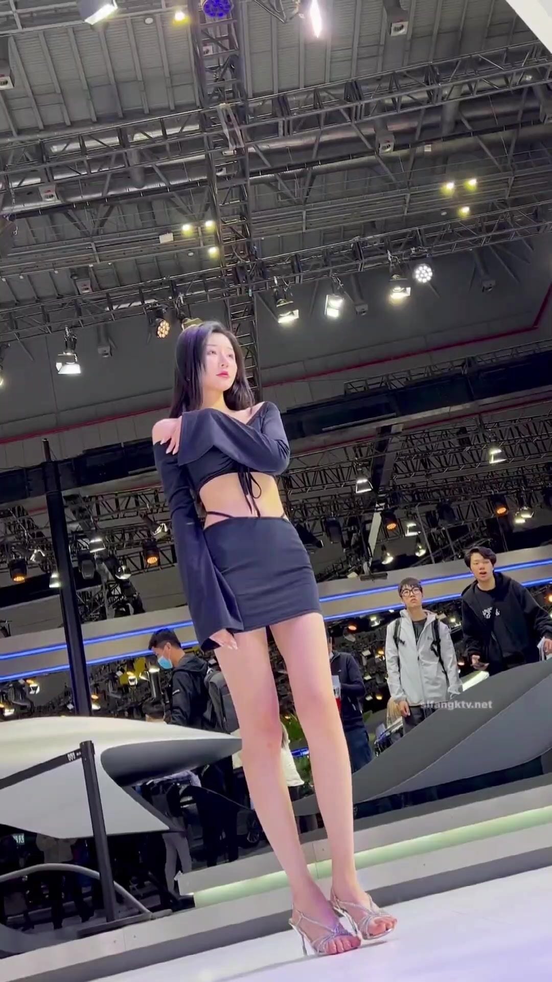 102 quay lén quần lót mấy bé người mẫu chân dài trong sự kiện - phần 7